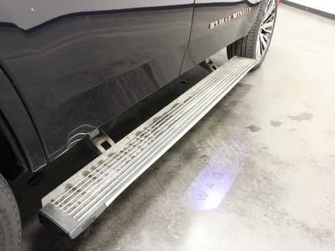 New 2023 Jeep Grand Wagoneer Series III AWD/4WD image 11