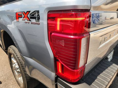 Used 2022 Ford F250 Platinum w/ FX4 Off-Road Package AWD/4WD image 5