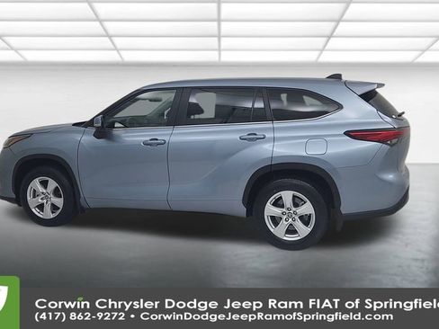 Used 2023 Toyota Highlander LE image 9