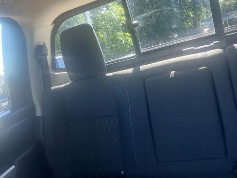 Used 2019 Nissan Titan SV AWD/4WD image 18