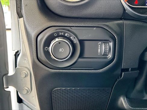 Used 2023 Jeep Wrangler Unlimited Sahara image 33