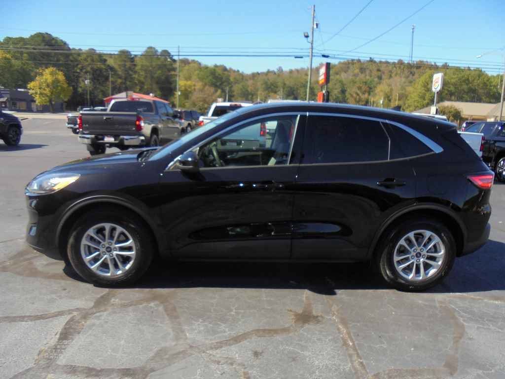 Used 2021 Ford Escape SE FWD image 1