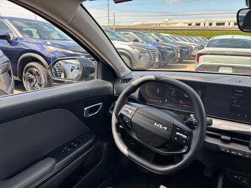 Used 2025 Kia K4 FWD image 33