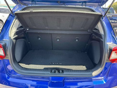 Used 2023 Hyundai Venue SE FWD image 7
