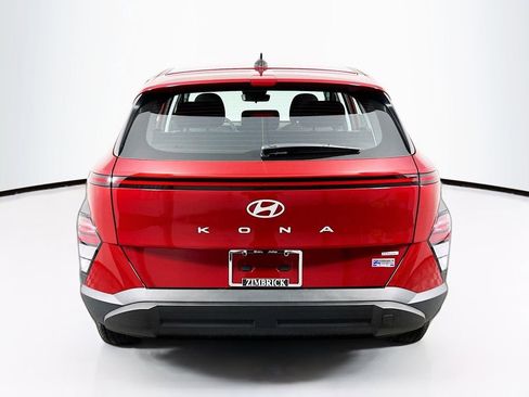 Certified 2025 Hyundai Kona SE image 7