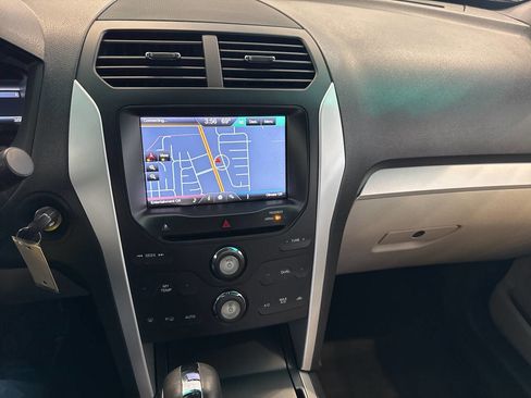 Used 2015 Ford Explorer XLT w/ Equipment Group 202A AWD/4WD image 30