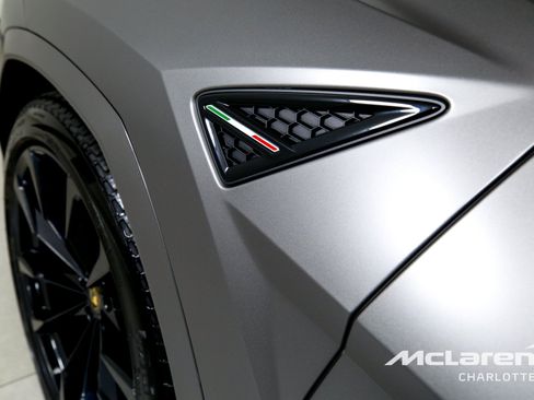 Used 2022 Lamborghini Urus AWD/4WD image 43