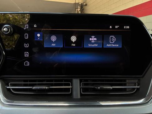Used 2025 Chevrolet Trax LT FWD image 29