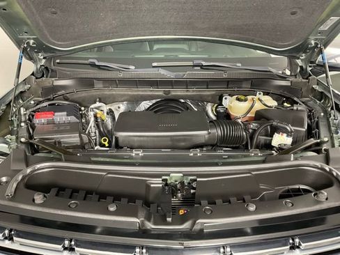 Used 2023 Chevrolet Suburban Premier image 9