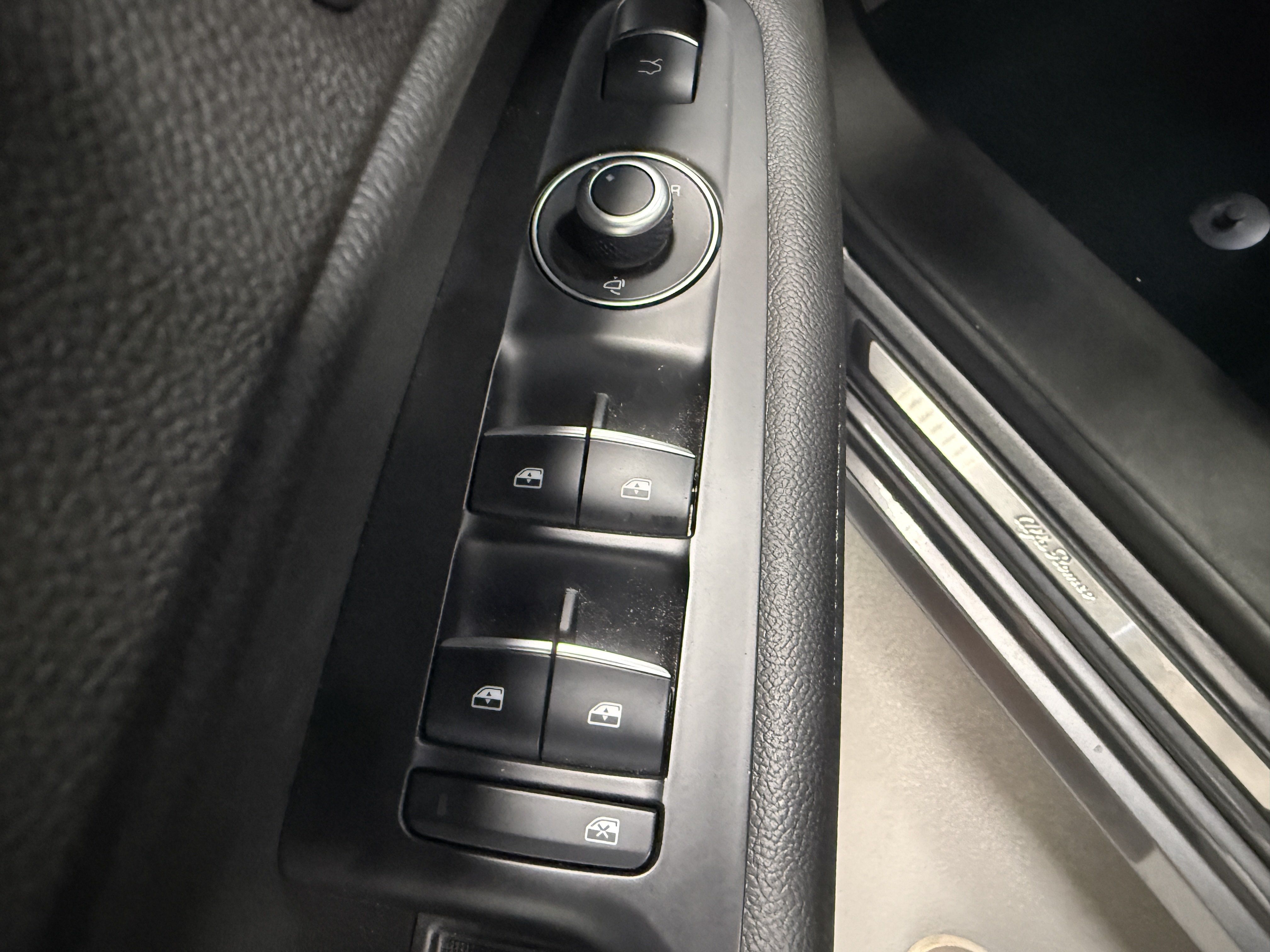 Certified 2023 Alfa Romeo Stelvio Ti AWD/4WD image 26