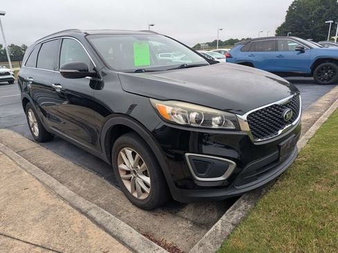 Used 2016 Kia Sorento FWD image 2
