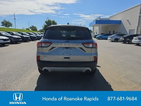 Used 2022 Ford Escape SE w/ Convenience Package FWD image 4
