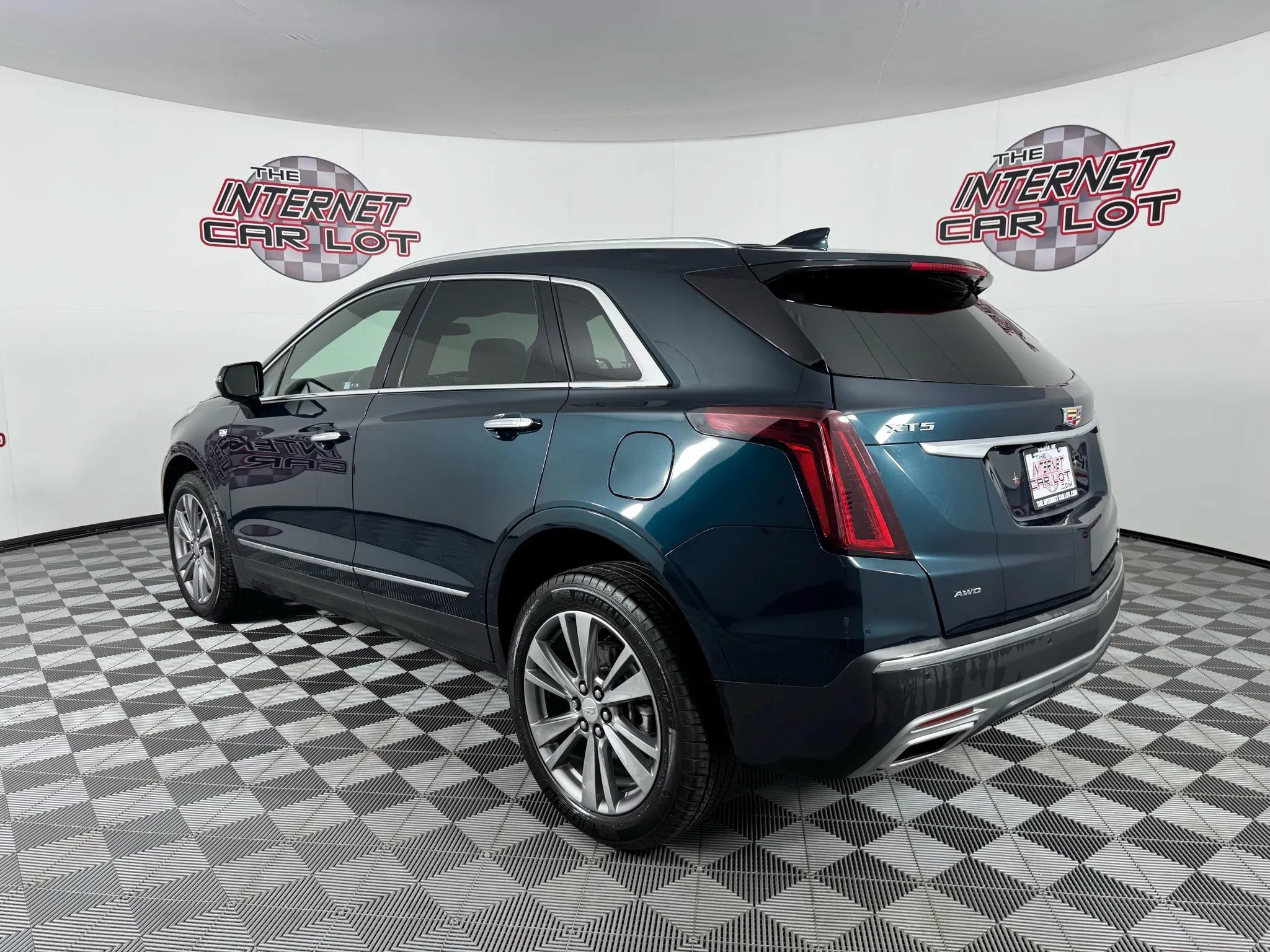 Used 2024 Cadillac XT5 Premium Luxury w/ LPO, Floor Liner Package AWD/4WD image 5