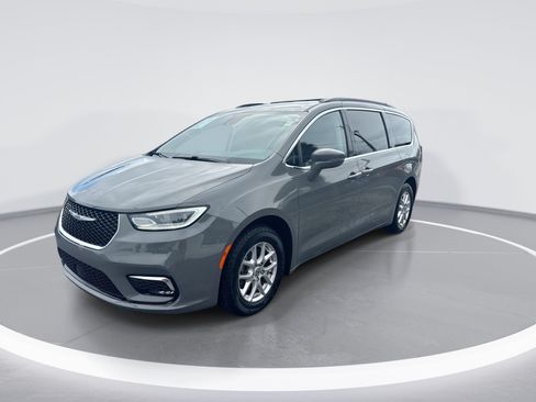 Used 2022 Chrysler Pacifica Touring-L FWD image 8