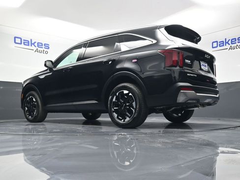Certified 2025 Kia Sorento S AWD/4WD image 30