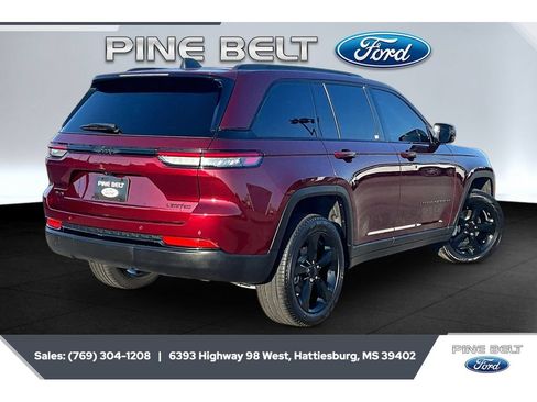 Used 2025 Jeep Grand Cherokee Limited w/ Black Appearance Package AWD/4WD image 12