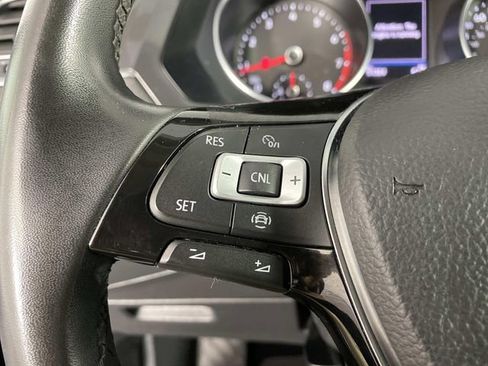 Used 2020 Volkswagen Tiguan SE AWD/4WD image 16