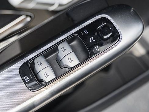 New 2025 Mercedes-Benz GLC 350e 4MATIC image 37