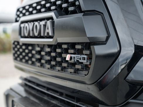 Used 2017 Toyota Tacoma TRD Off-Road image 14