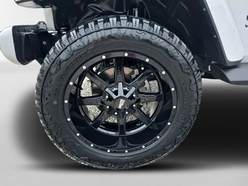Used 2022 Jeep Wrangler Unlimited Sahara AWD/4WD image 10