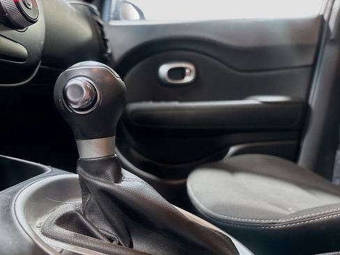 Used 2019 Kia Soul FWD image 17