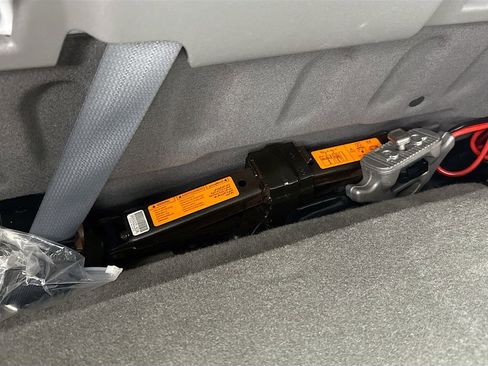 Used 2016 Nissan Frontier SL w/ Moonroof Package AWD/4WD image 33