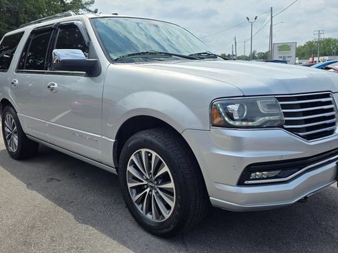 Used 2015 Lincoln Navigator 2WD image 3