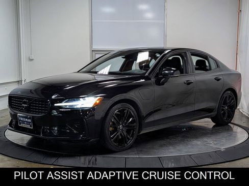 Used 2022 Volvo S60 T8 R-Design w/ Advanced Package image 4