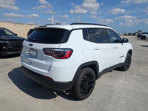 New 2026 Jeep Compass Latitude image 5