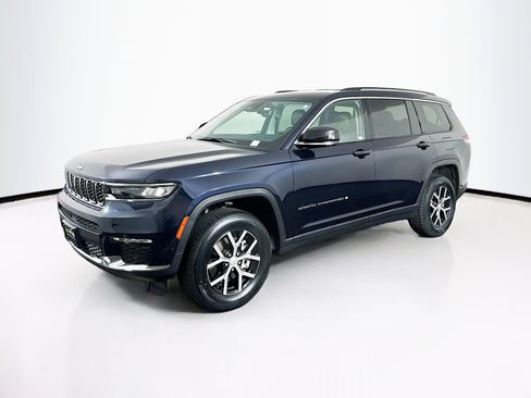 Used 2023 Jeep Grand Cherokee L Limited w/ Luxury Tech Group II image 3