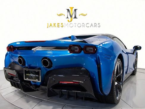 Used 2024 Ferrari SF90 Spider image 17