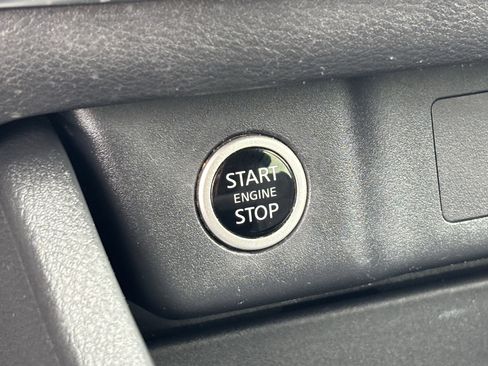 Used 2023 Nissan Rogue SV FWD image 25