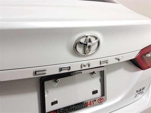 Used 2023 Toyota Camry XLE image 9