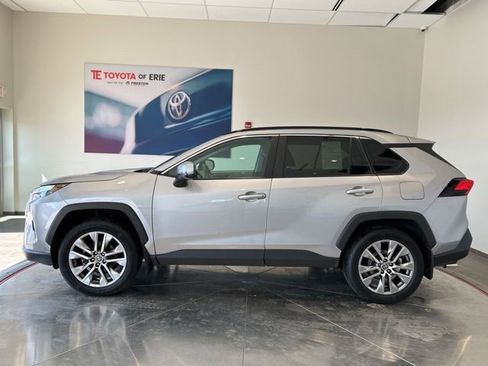 Used 2022 Toyota RAV4 XLE Premium AWD/4WD image 3