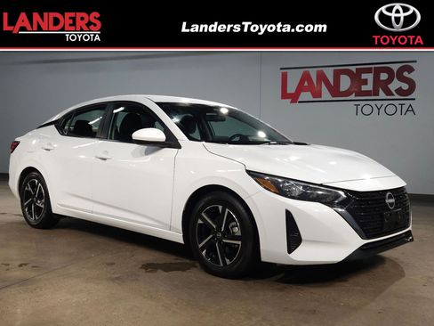 Used 2024 Nissan Sentra SV image 1