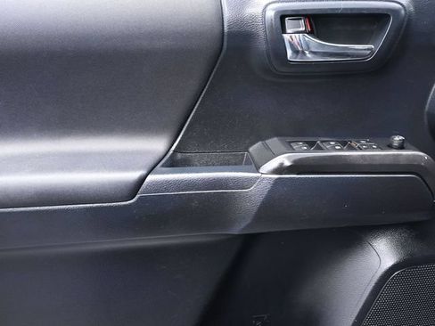 Used 2019 Toyota Tacoma TRD Sport AWD/4WD image 7