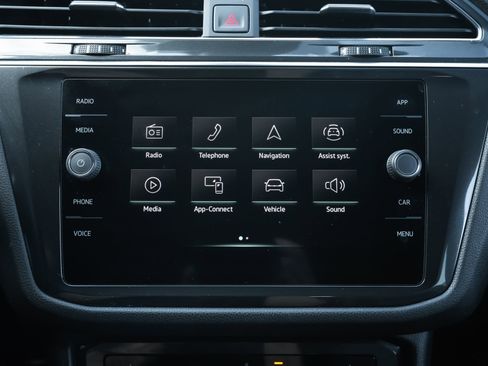 Used 2022 Volkswagen Tiguan SE R-Line image 14