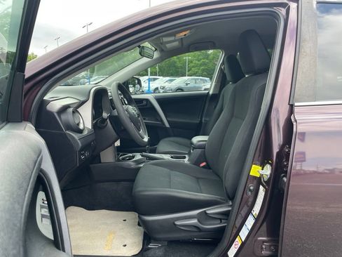 Used 2018 Toyota RAV4 LE w/ Carpet Mat Package AWD/4WD image 20