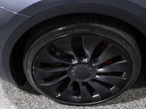 Used 2022 Tesla Model Y Performance image 11