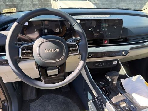 New 2026 Kia Carnival EX FWD image 17