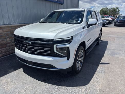 Used 2025 Chevrolet Suburban High Country w/ Sun And Tow Package AWD/4WD image 2