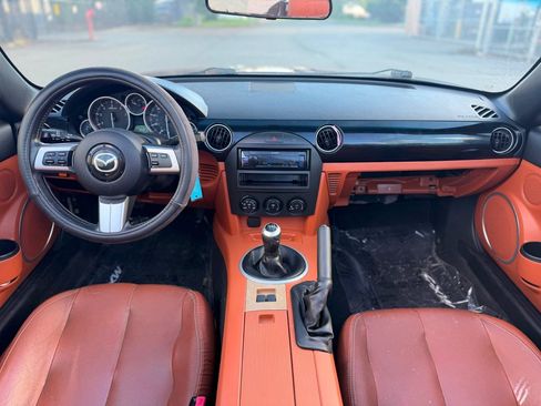 Used 2006 MAZDA MX-5 Miata Grand Touring RWD image 13