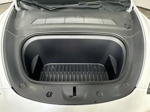 Used 2022 Tesla Model Y Long Range AWD/4WD image 9