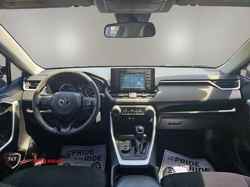 Used 2021 Toyota RAV4 LE AWD/4WD image 10