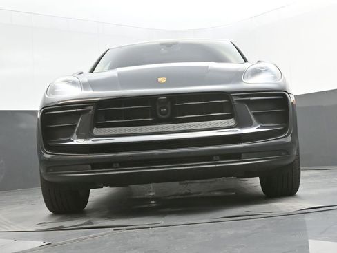 New 2025 Porsche Macan image 40