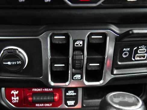 Used 2023 Jeep Wrangler Unlimited Rubicon image 25