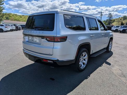 Certified 2022 Jeep Wagoneer Series II AWD/4WD image 5