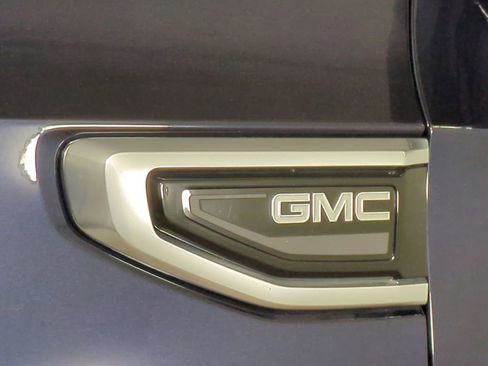 Used 2024 GMC Yukon XL Denali image 13