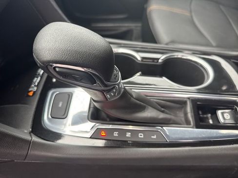 Used 2023 Chevrolet Equinox Premier image 28