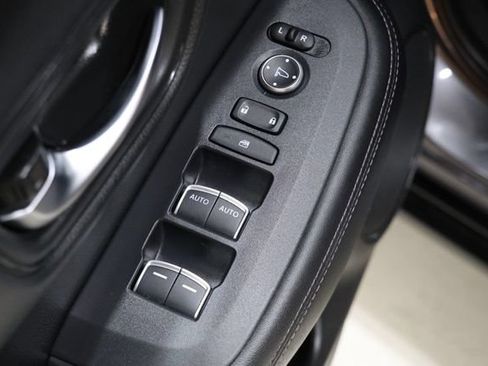 Used 2025 Honda HR-V EX-L image 17